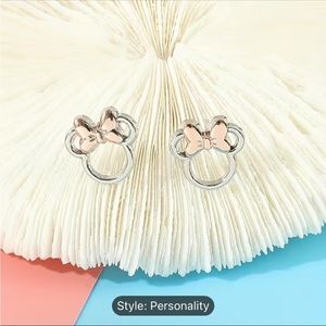 mouse design with bow stud earrings